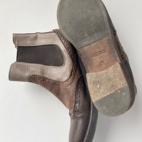 Elegant Brown Ankle Boots - Picture 2 of 4